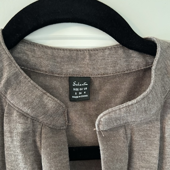 Ladies top - Picture 2 of 2